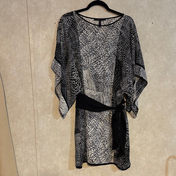 BCBGMaxAzria Other - BCBGMaxAzria Monochrome Patterned Dress with Tie